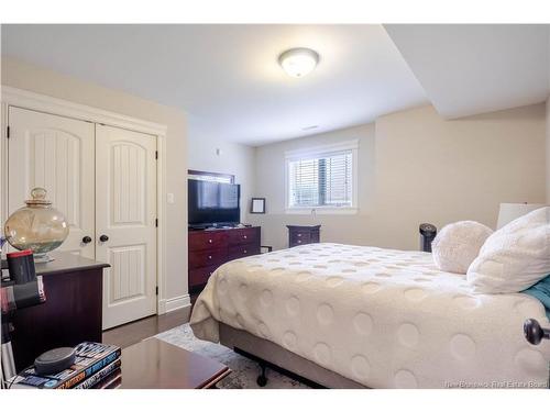 24 Savannah Crt, Fredericton, NB 