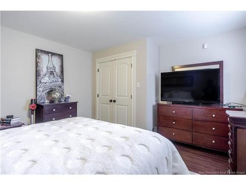 24 Savannah Crt, Fredericton, NB 