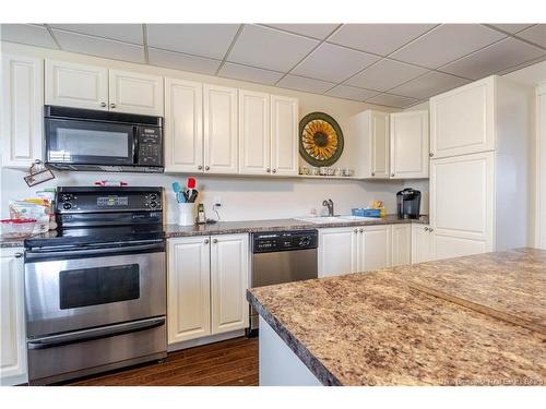 24 Savannah Crt, Fredericton, NB 