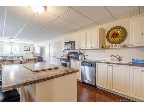 24 Savannah Crt, Fredericton, NB 