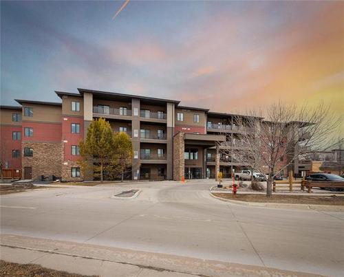 203-25 Van Hull WAY  Winnipeg, MB R2N 0K3