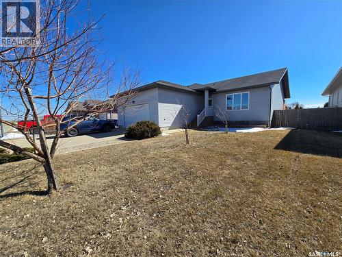 752 Mctaggart Drive, Weyburn, SK - Outdoor