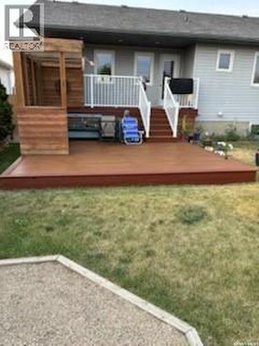 752 Mctaggart Drive, Weyburn, SK - Outdoor