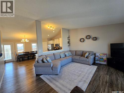 752 Mctaggart Drive, Weyburn, SK - Indoor Photo Showing Living Room