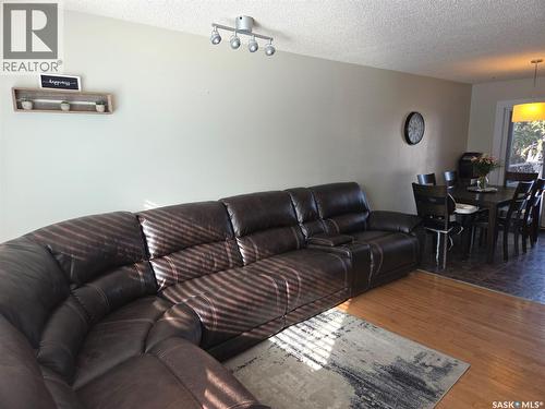 311 Wilkinson Crescent, Saskatoon, SK - Indoor Photo Showing Living Room