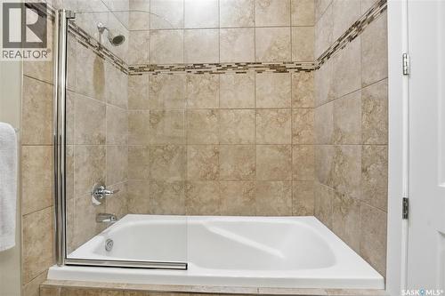 511 Bennion Terrace, Saskatoon, SK - Indoor Photo Showing Bathroom