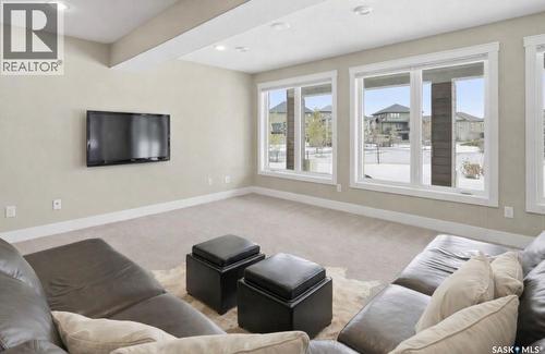 511 Bennion Terrace, Saskatoon, SK - Indoor Photo Showing Living Room