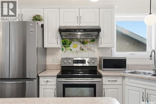 1019 Hunter Road, Saskatoon, SK - Indoor Photo Showing Kitchen