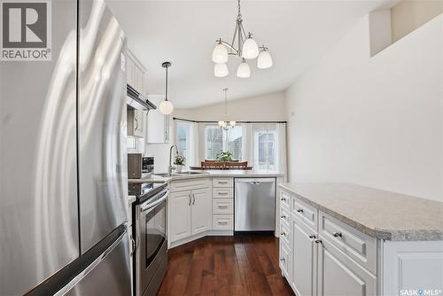 1019 Hunter Road, Saskatoon, SK - Indoor Photo Showing Kitchen With Stainless Steel Kitchen With Upgraded Kitchen