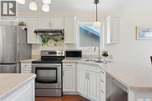 1019 Hunter Road, Saskatoon, SK - Indoor Photo Showing Kitchen With Stainless Steel Kitchen With Double Sink