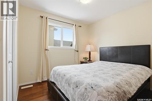 1019 Hunter Road, Saskatoon, SK - Indoor Photo Showing Bedroom