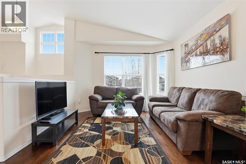 1019 Hunter Road, Saskatoon, SK - Indoor Photo Showing Living Room