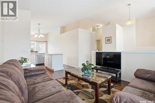 1019 Hunter Road, Saskatoon, SK - Indoor Photo Showing Living Room