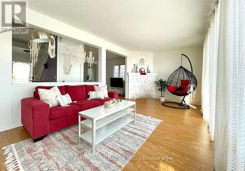 59 Muskoka Avenue, Oshawa, ON - Indoor Photo Showing Living Room