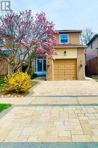 43 BLUESKY CRESCENT  Richmond Hill, ON L4C 8J2