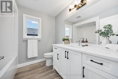 9 Postma Crescent, North Middlesex (Ailsa Craig), ON - Indoor Photo Showing Bathroom