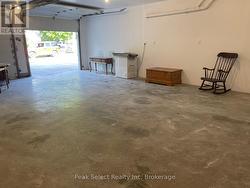 Garage / Shop /Artist Show Room - 