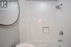 Coach House 4pc Bath - 