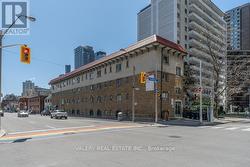 A2 - 608 CHURCH STREET Toronto, ON M4Y 2E7