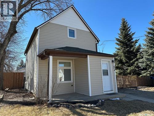 24 3Rd Avenue Se, Weyburn, SK - Outdoor With Exterior