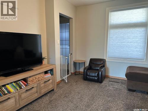 24 3Rd Avenue Se, Weyburn, SK - Indoor