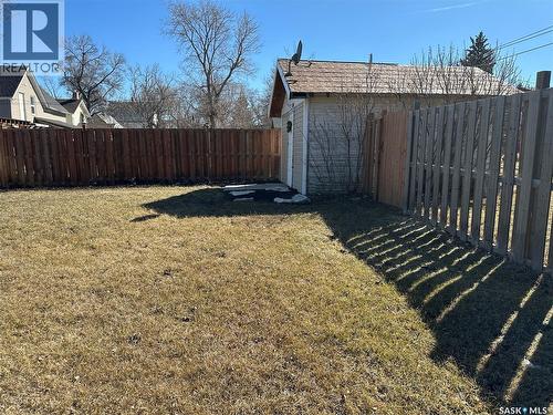 24 3Rd Avenue Se, Weyburn, SK - Outdoor