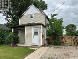 24 3rd AVENUE SE Weyburn, SK S4H 1X2