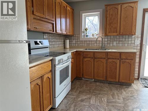 24 3Rd Avenue Se, Weyburn, SK - Indoor Photo Showing Kitchen With Double Sink