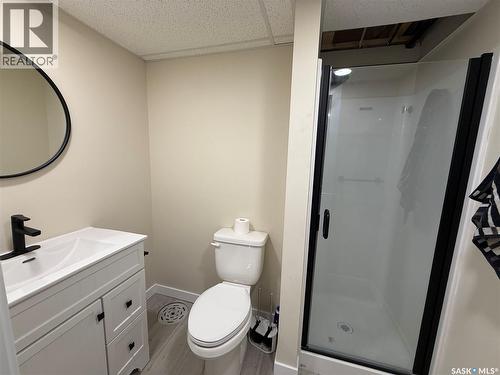 47 Hahn Crescent, Kindersley, SK - Indoor Photo Showing Bathroom