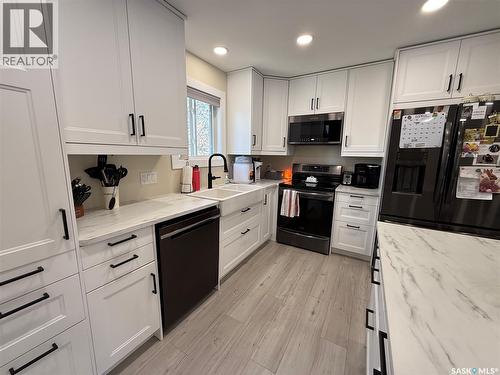 47 Hahn Crescent, Kindersley, SK - Indoor Photo Showing Kitchen