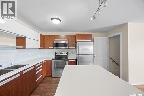 513 2315 Mcclocklin Road, Saskatoon, SK - Indoor Photo Showing Kitchen With Double Sink