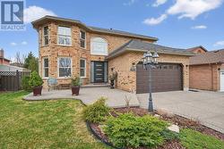 6 REGAL DRIVE  Hamilton, ON L8W 2P4