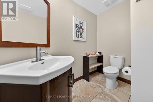 6 Regal Drive, Hamilton, ON - Indoor Photo Showing Bathroom
