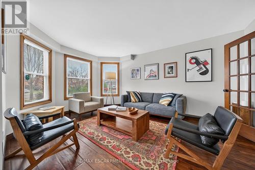 6 Regal Drive, Hamilton, ON - Indoor Photo Showing Living Room