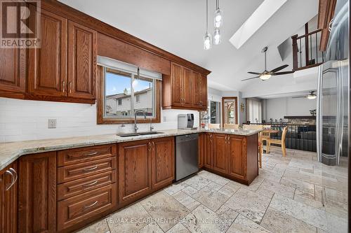 6 Regal Drive, Hamilton, ON - Indoor Photo Showing Kitchen