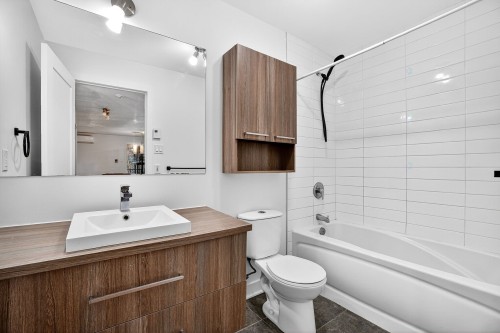 Bathroom - 1-1655 Rue Wilfrid-Pelletier, Saint-Jérôme, QC - Indoor Photo Showing Bathroom