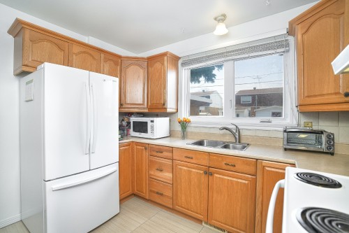 Cuisine - 966 Av. Du Parc, Laval (Saint-Vincent-De-Paul), QC - Indoor Photo Showing Kitchen With Double Sink