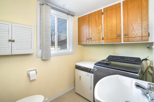 Salle d'eau - 966 Av. Du Parc, Laval (Saint-Vincent-De-Paul), QC - Indoor Photo Showing Laundry Room