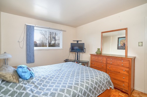 Chambre à coucher principale - 966 Av. Du Parc, Laval (Saint-Vincent-De-Paul), QC - Indoor Photo Showing Bedroom