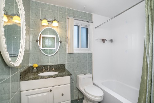 Salle de bains - 966 Av. Du Parc, Laval (Saint-Vincent-De-Paul), QC - Indoor Photo Showing Bathroom