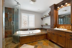 Salle de bains attenante à la CCP - 