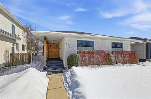 696 Ash ST  Winnipeg, MB R3N 0R6