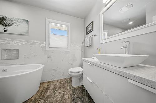 696 Ash St, Winnipeg, MB 