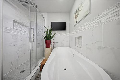 696 Ash St, Winnipeg, MB 