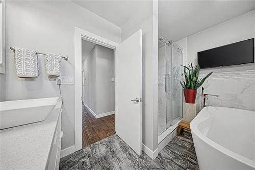 696 Ash St, Winnipeg, MB 