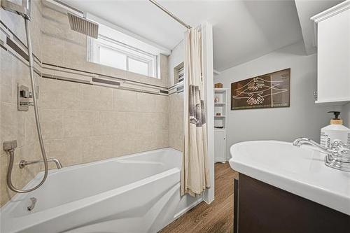 696 Ash St, Winnipeg, MB 