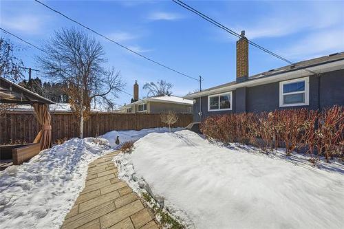 696 Ash St, Winnipeg, MB 