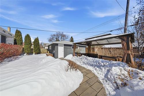 696 Ash St, Winnipeg, MB 