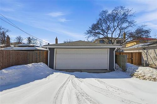 696 Ash St, Winnipeg, MB 