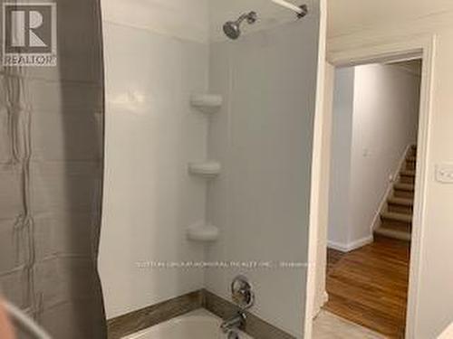 4 Pc Bath Main Floor - 101 Merna Avenue, Hamilton, ON - Indoor Photo Showing Bathroom